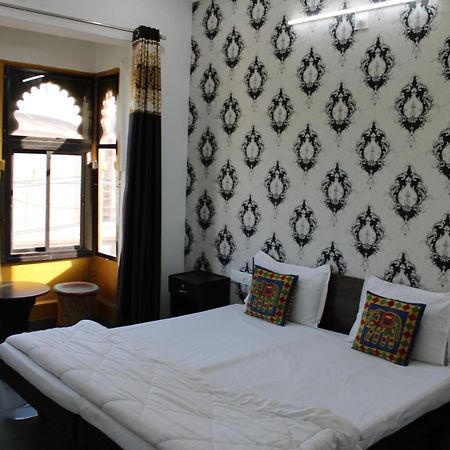 Hill Paradise Home Stay Udaipur Ngoại thất bức ảnh