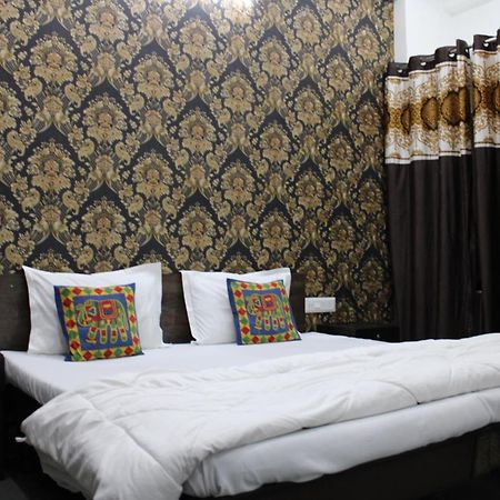 Hill Paradise Home Stay Udaipur Ngoại thất bức ảnh