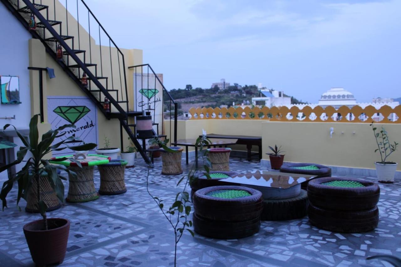 Hill Paradise Home Stay Udaipur Ngoại thất bức ảnh