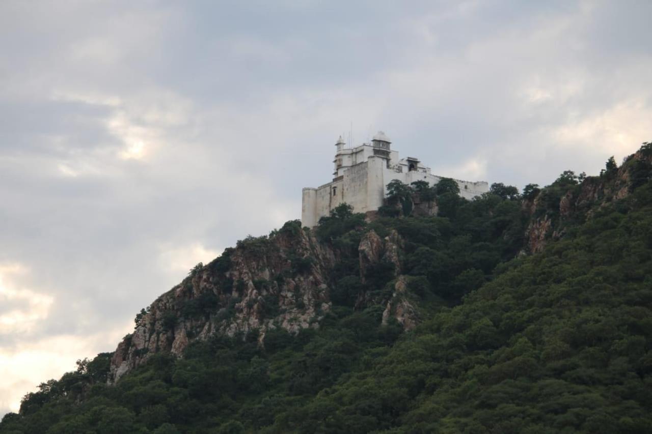 Hill Paradise Home Stay Udaipur Ngoại thất bức ảnh