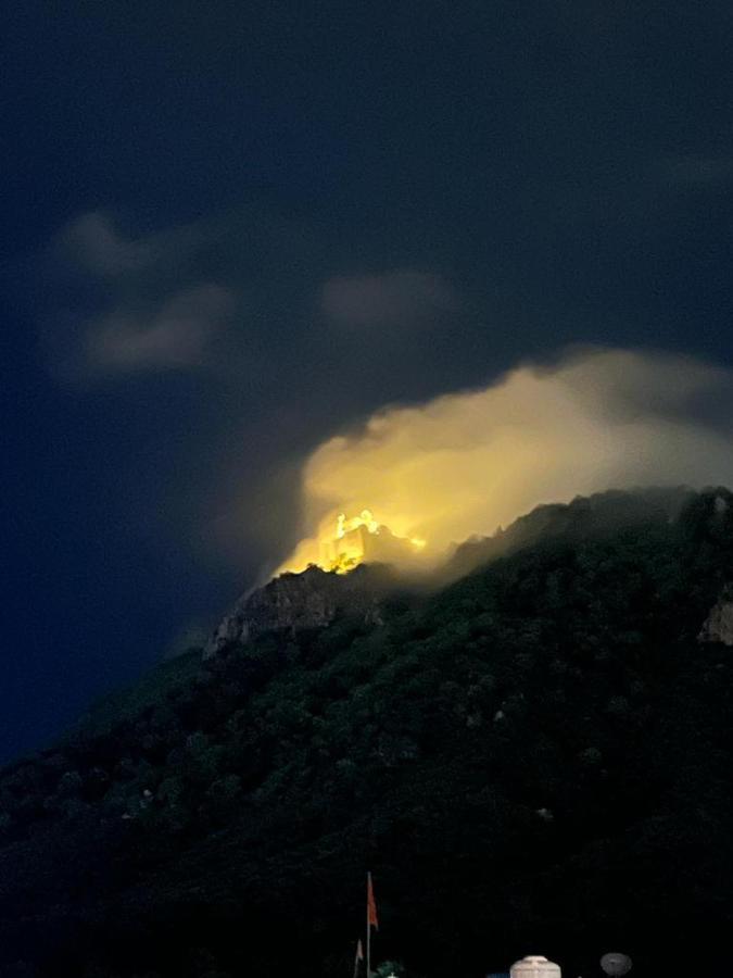 Hill Paradise Home Stay Udaipur Ngoại thất bức ảnh