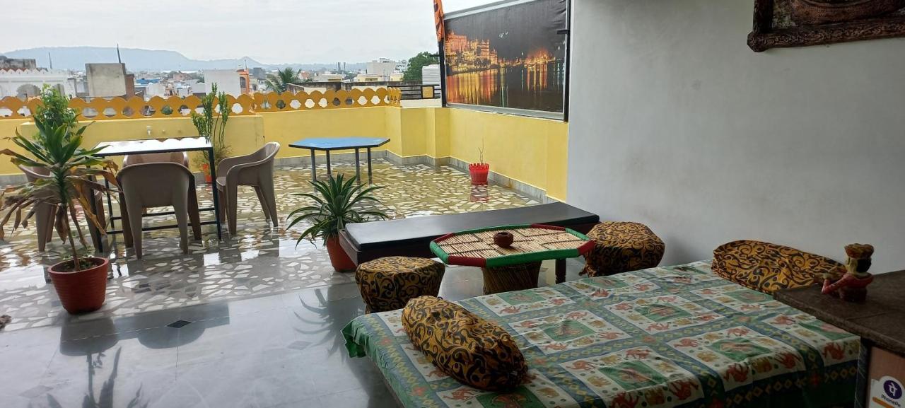 Hill Paradise Home Stay Udaipur Ngoại thất bức ảnh