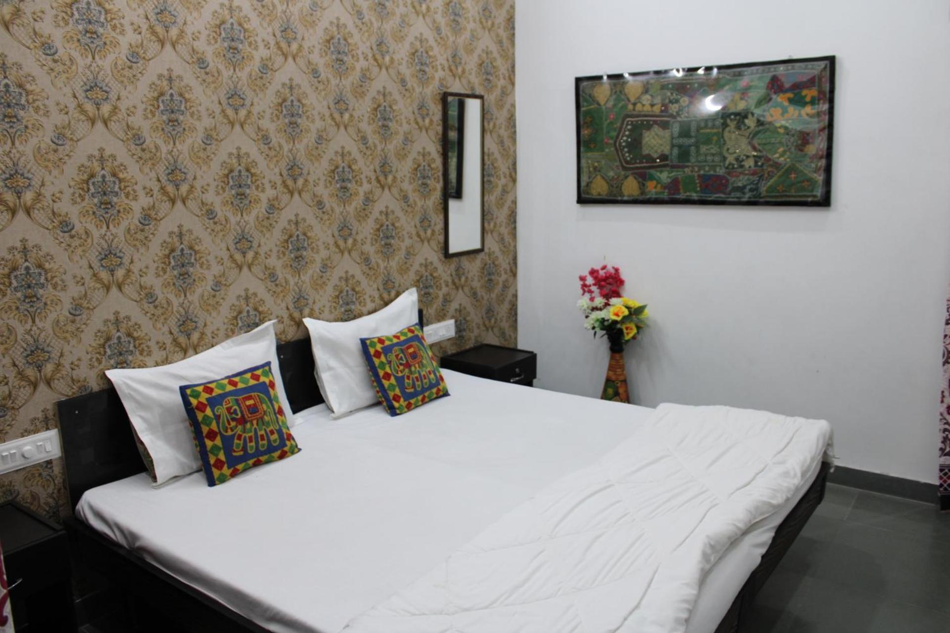 Hill Paradise Home Stay Udaipur Ngoại thất bức ảnh