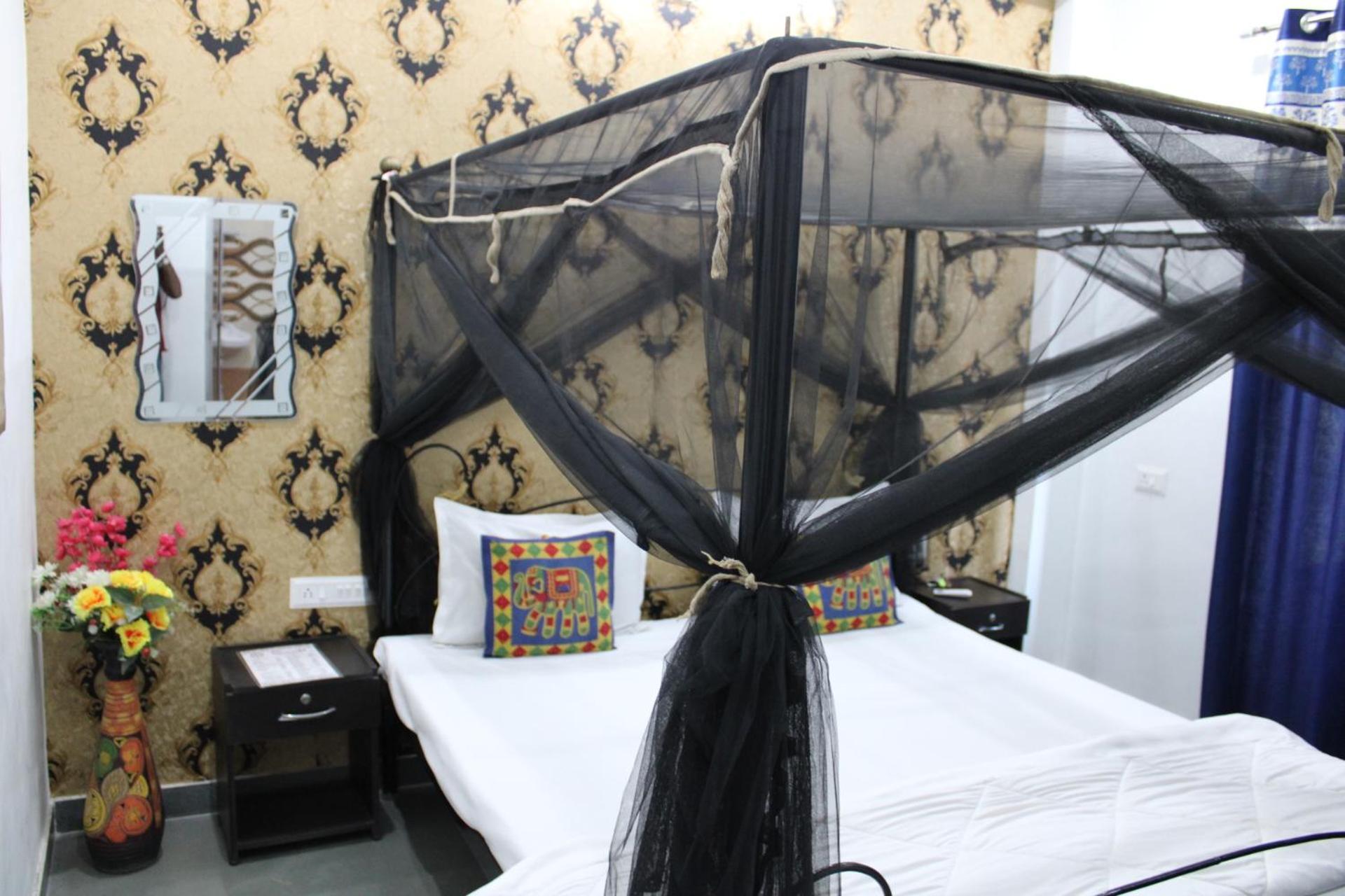 Hill Paradise Home Stay Udaipur Ngoại thất bức ảnh
