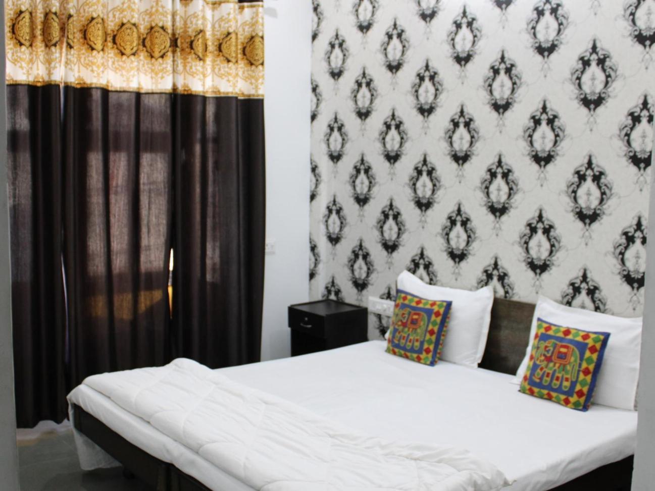 Hill Paradise Home Stay Udaipur Phòng bức ảnh