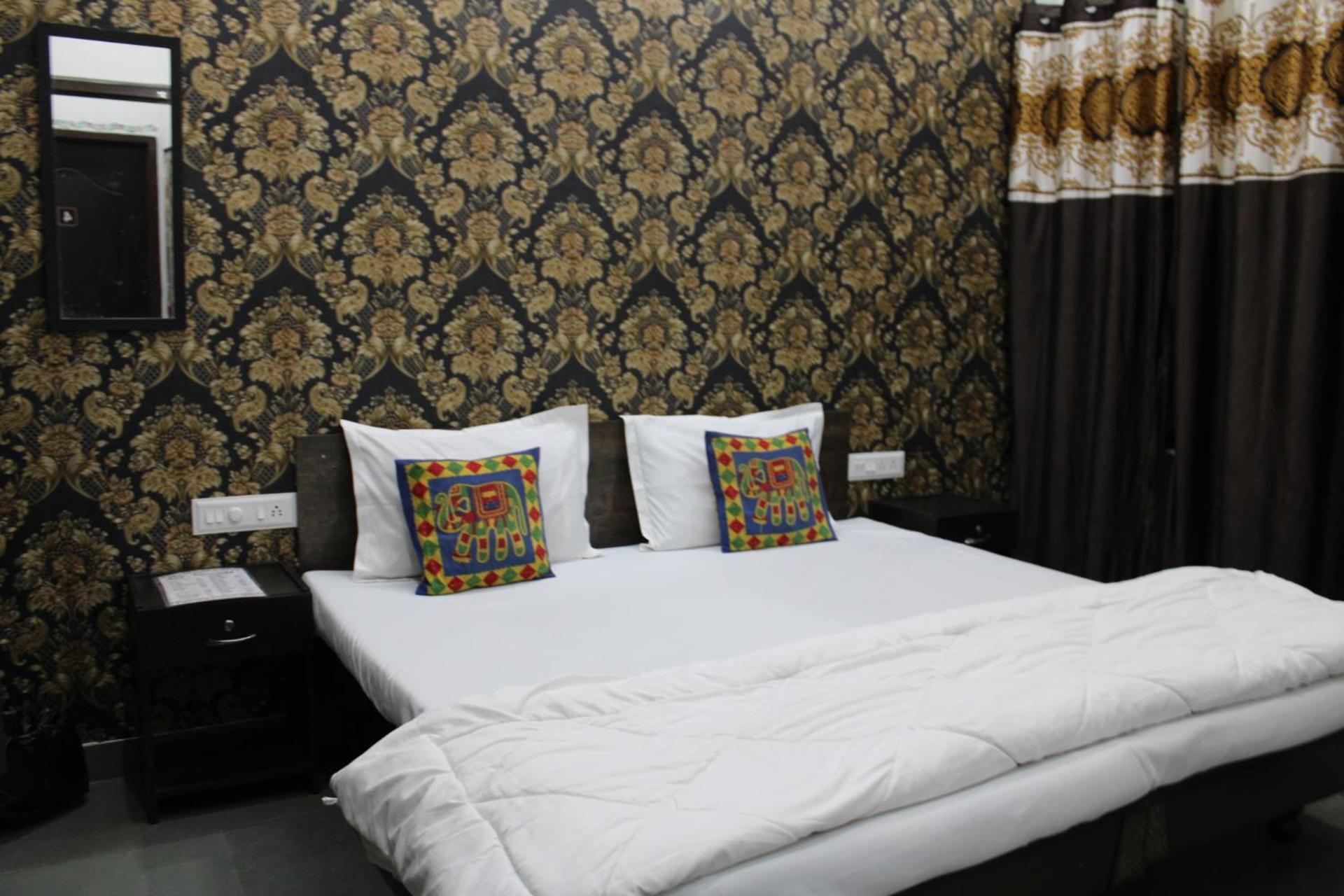 Hill Paradise Home Stay Udaipur Phòng bức ảnh